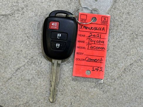 Used 2021 Toyota Tacoma SR5 AWD/4WD image 30