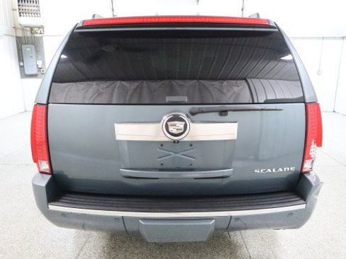 Used 2009 Cadillac Escalade AWD image 8