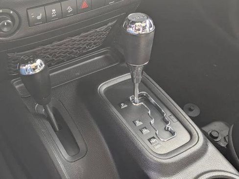 Certified 2016 Jeep Wrangler Unlimited Sahara image 18