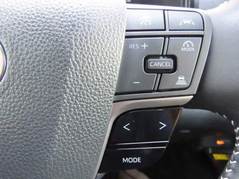 Used 2025 Toyota Camry SE image 12