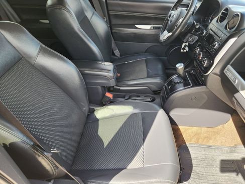 Used 2016 Jeep Compass Latitude image 14