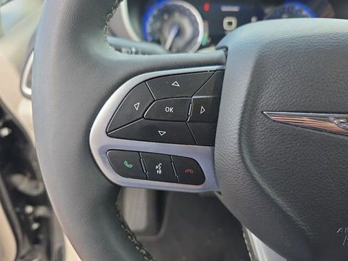 Certified 2024 Chrysler Pacifica Touring-L image 33