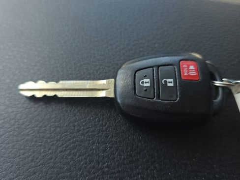 Used 2021 Toyota Tacoma SR5 image 28