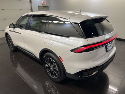 New 2026 Lincoln Nautilus Premier image 4