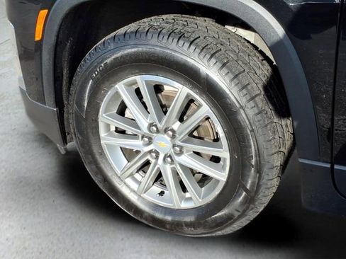 Used 2023 Chevrolet Traverse LT FWD image 10