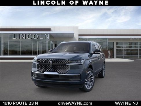 New 2026 Lincoln Navigator Reserve AWD/4WD image 2