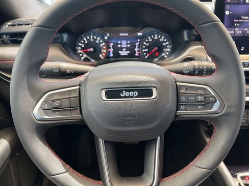 Used 2025 Jeep Compass Trailhawk AWD/4WD image 42