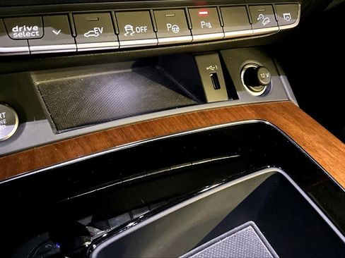 Used 2021 Audi Q5 e Prestige w/ Prestige Package image 33