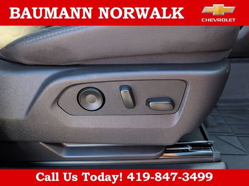 Used 2025 Chevrolet Silverado 2500 ZR2 w/ Technology Package AWD/4WD image 38
