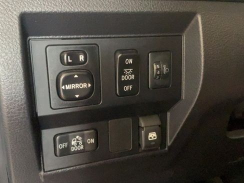 Used 2017 Toyota Tundra SR5 w/ SR5 Upgrade Package AWD/4WD image 17