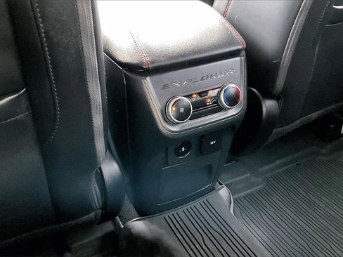 Certified 2025 Ford Explorer ST-Line image 34