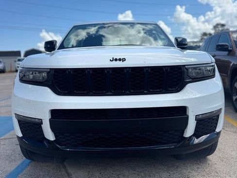 Used 2024 Jeep Grand Cherokee L Limited w/ Black Appearance Package AWD/4WD image 5