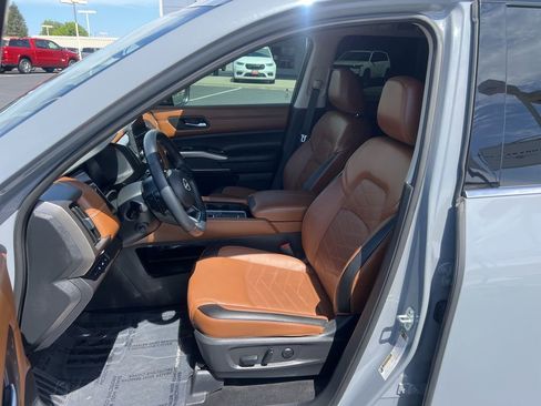 Used 2024 Nissan Pathfinder Platinum w/ Cargo Package FWD image 30