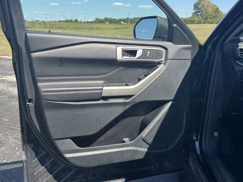 Used 2023 Ford Explorer XLT w/ Equipment Group 202A image 9