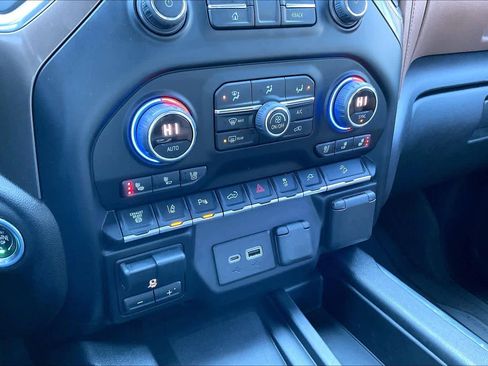 Used 2022 Chevrolet Silverado 2500 High Country w/ Technology Package AWD/4WD image 33