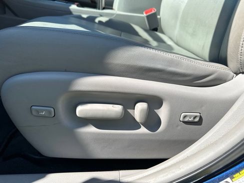 Used 2013 Toyota Highlander Limited AWD/4WD image 18