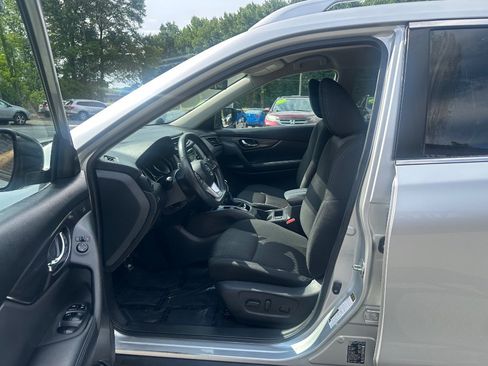 Used 2017 Nissan Rogue SV AWD/4WD image 9