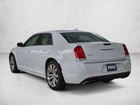 Used 2017 Chrysler 300 Limited w/ Value Package RWD image 7