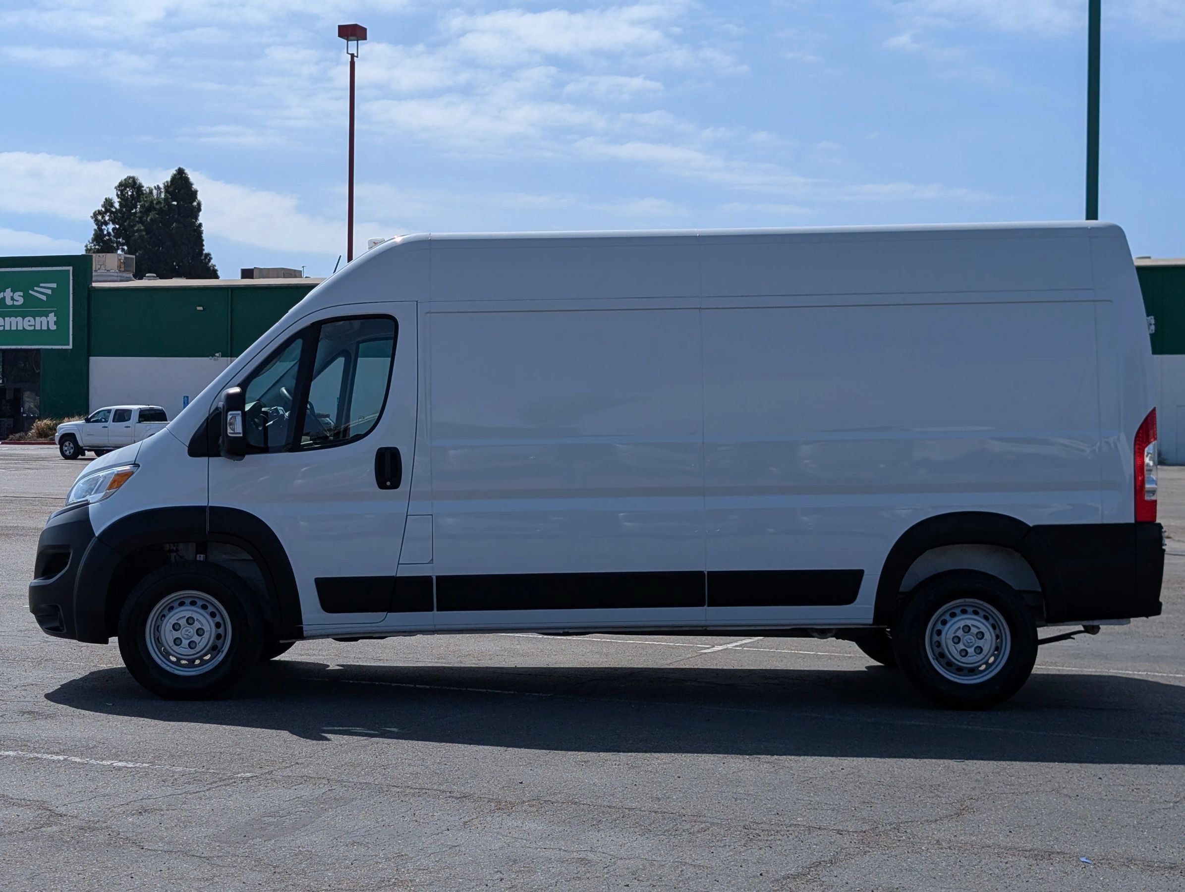 Used 2026 RAM ProMaster 2500 w/ Convenience Group FWD image 4