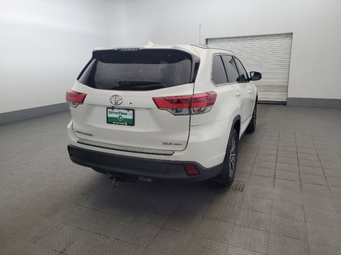 Used 2019 Toyota Highlander XLE AWD/4WD image 7