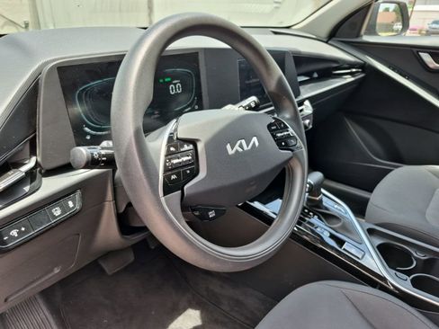 Used 2025 Kia Niro LX FWD image 7