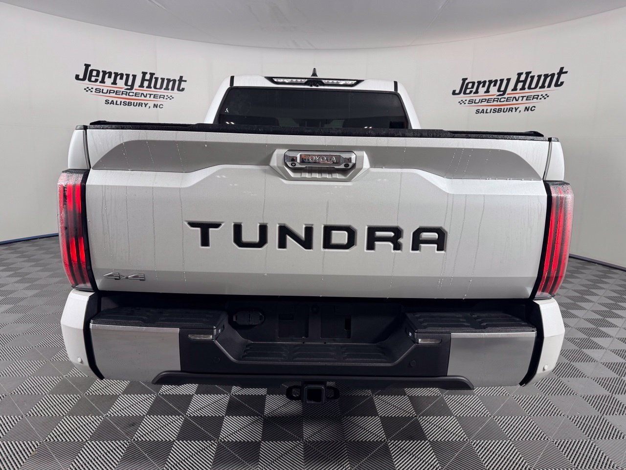 Used 2025 Toyota Tundra Limited AWD/4WD image 8