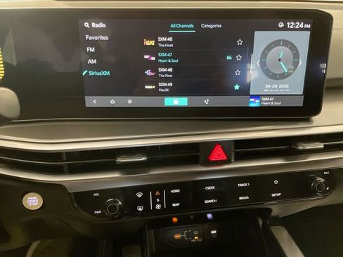 Used 2025 Kia Sorento LX image 22