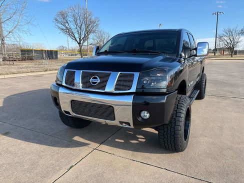 Used 2005 Nissan Titan LE w/ (U01) Nissan Navigation Pkg image 4