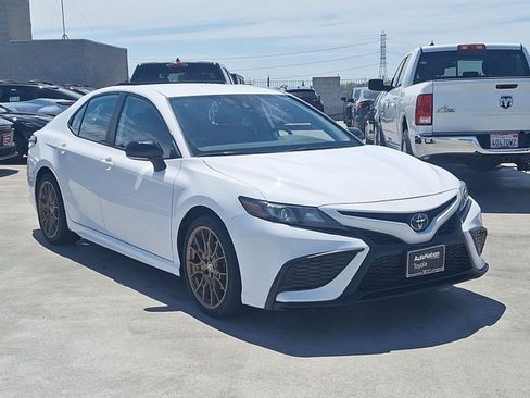 Used 2024 Toyota Camry SE w/ Convenience Package FWD image 3