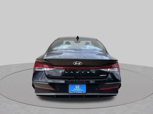 Used 2024 Hyundai Elantra Limited FWD image 4