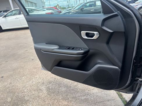 Used 2025 Kia K4 FWD image 18