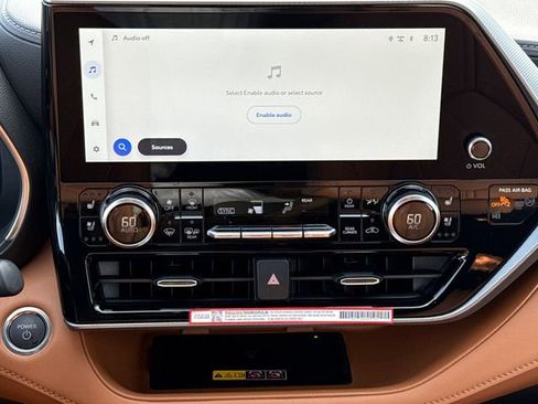 New 2026 Toyota Highlander Platinum AWD/4WD image 13