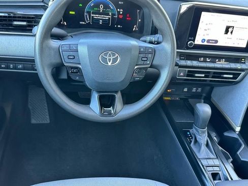 Used 2025 Toyota Camry LE image 8