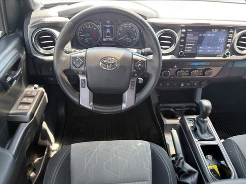 Used 2022 Toyota Tacoma TRD Sport w/ Technology Package AWD/4WD image 4