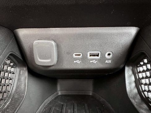 Used 2023 Chevrolet TrailBlazer LT w/ Convenience Package FWD image 24