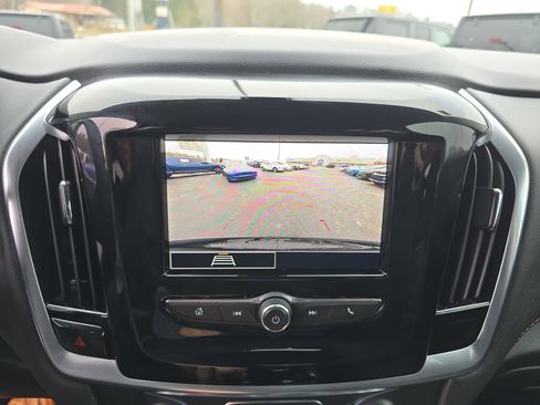 Used 2021 Chevrolet Traverse LS image 28