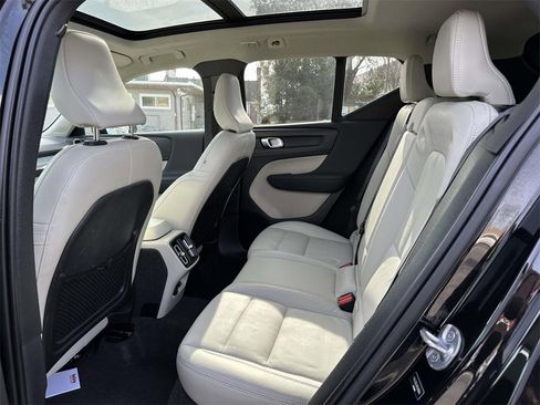 Used 2024 Volvo XC40 B5 Plus w/ Protection Package Premier image 15