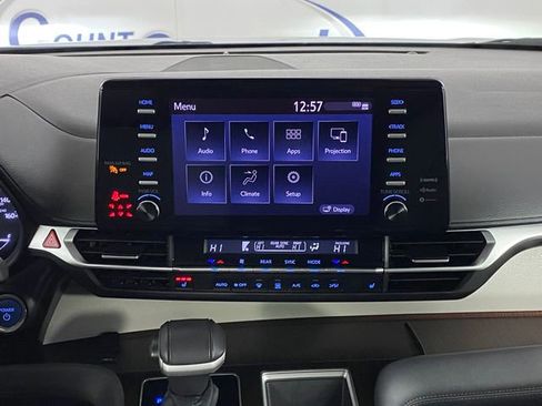 Used 2024 Toyota Sienna XLE image 17