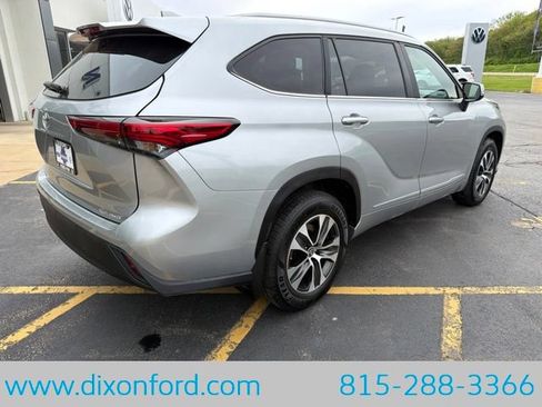 Used 2023 Toyota Highlander XLE AWD/4WD image 8