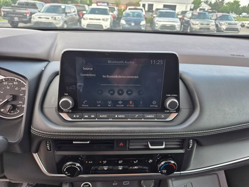 Used 2022 Nissan Rogue S image 20