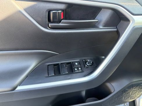 Used 2025 Toyota RAV4 LE AWD/4WD image 15