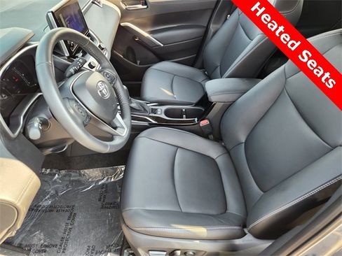Used 2023 Toyota Corolla Cross XLE image 13