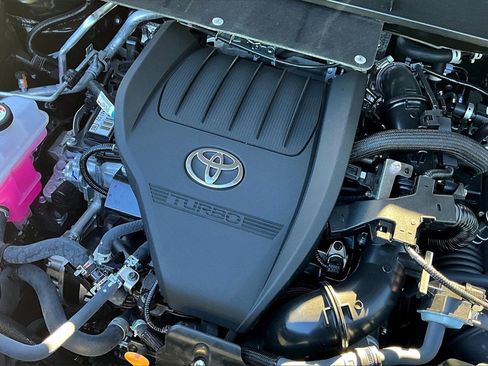 Used 2025 Toyota Highlander Platinum image 35