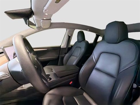 Used 2023 Tesla Model Y Long Range image 18