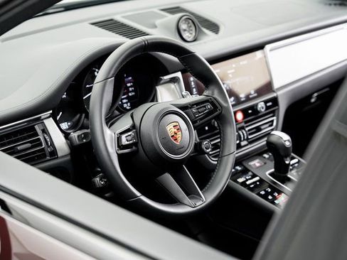 Certified 2023 Porsche Macan Turbo image 9