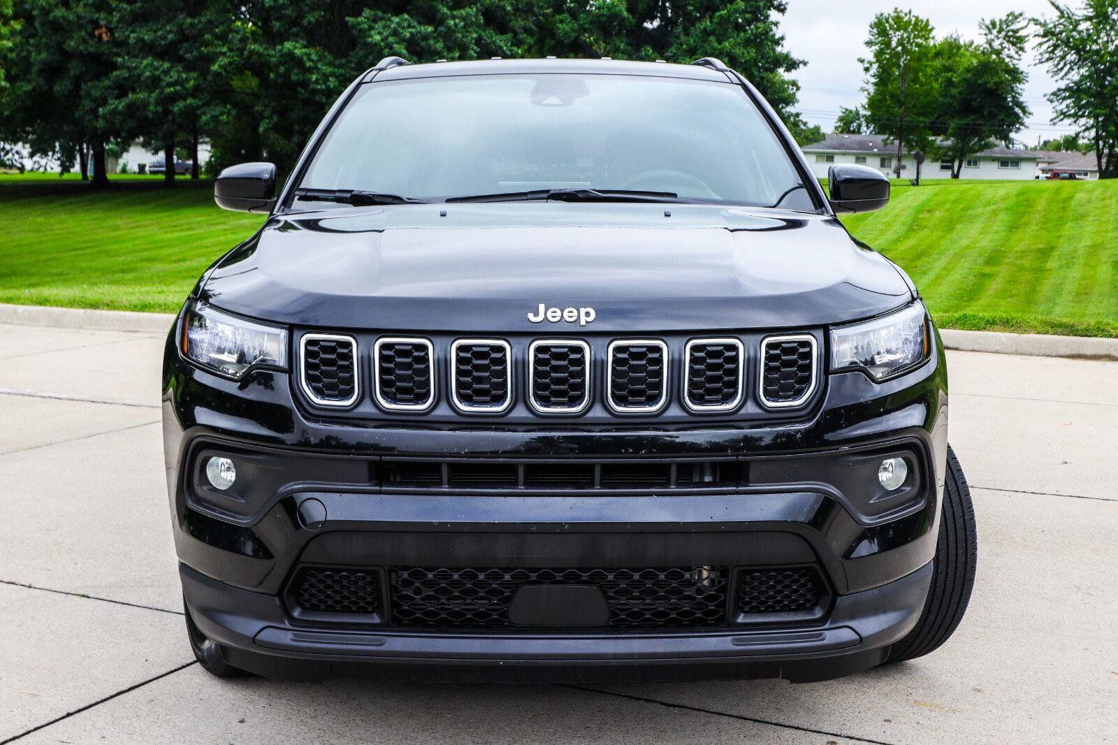 Used 2024 Jeep Compass Latitude AWD/4WD image 18