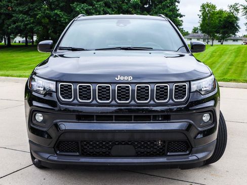 Used 2024 Jeep Compass Latitude AWD/4WD image 18