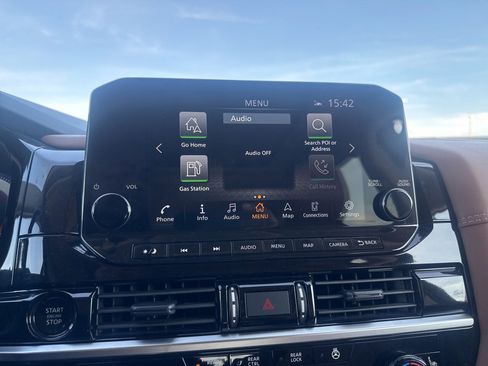 Used 2025 Nissan Pathfinder Platinum image 46