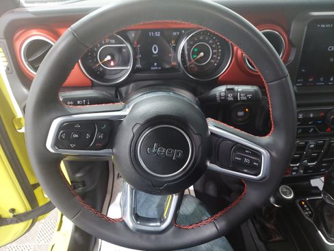 Used 2023 Jeep Wrangler Unlimited Rubicon w/ Cold Weather Group AWD/4WD image 10