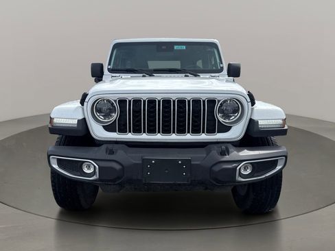 Used 2025 Jeep Wrangler Unlimited Sahara image 2